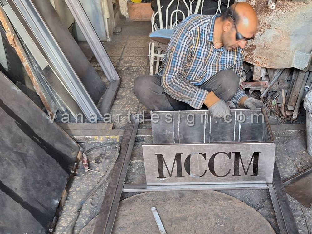 ساخت باکس فلزی با برش CNC (1)